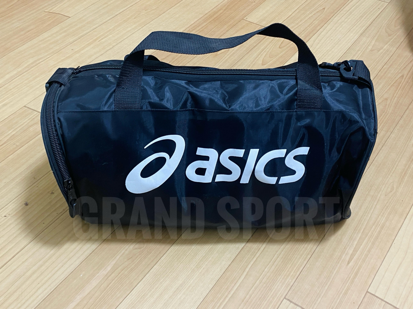 شنطة رياضيه asics